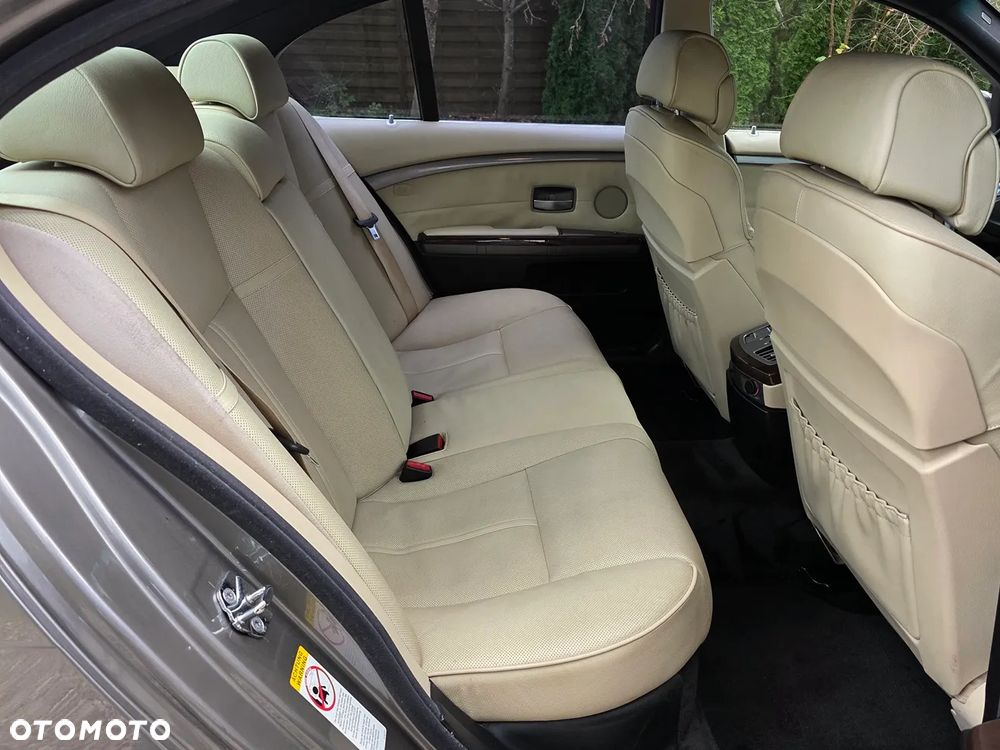 BMW Seria 7 - 27