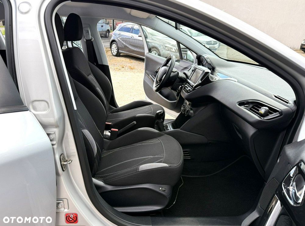 Peugeot 208 PureTech 82 Start & Stop Allure - 22