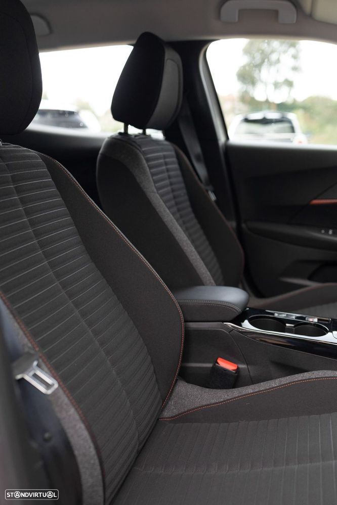 Peugeot e-2008 Active - 32