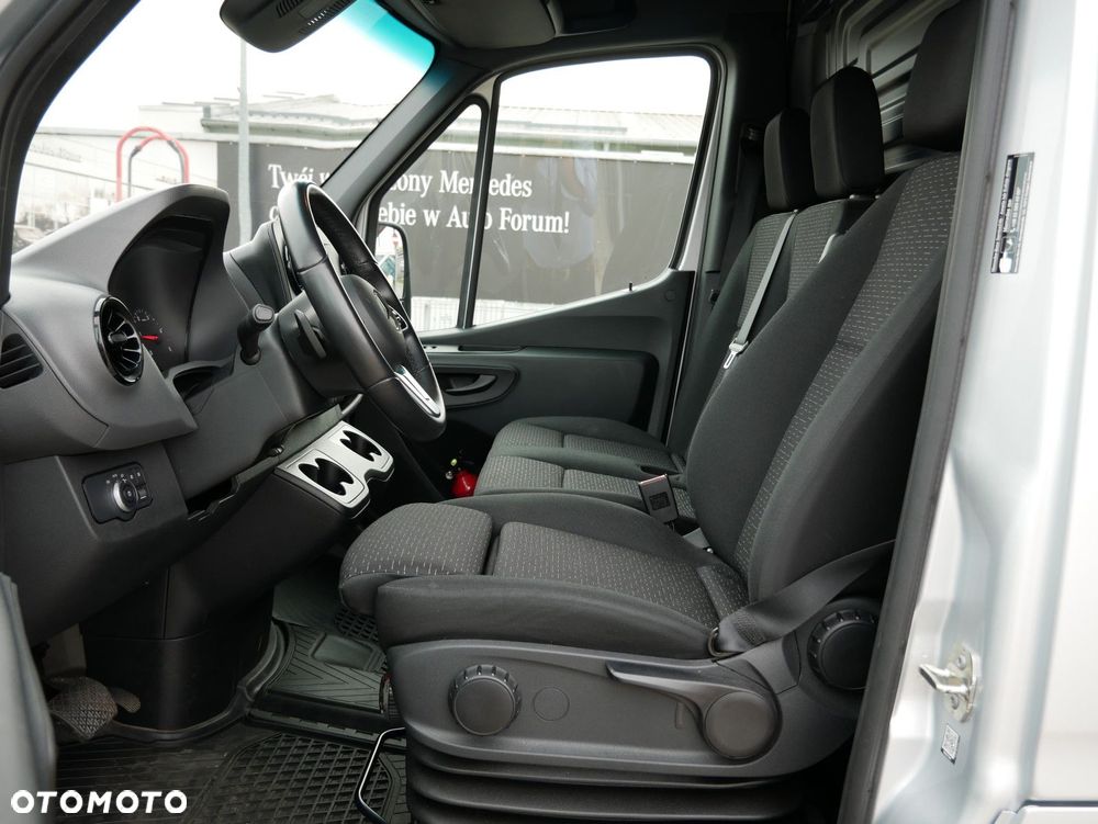Mercedes-Benz Sprinter - 14