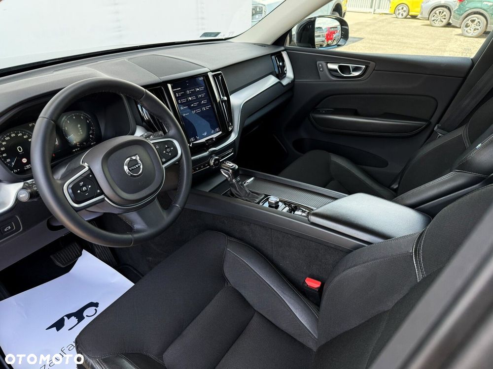 Volvo XC 60 T4 Momentum Pro - 14