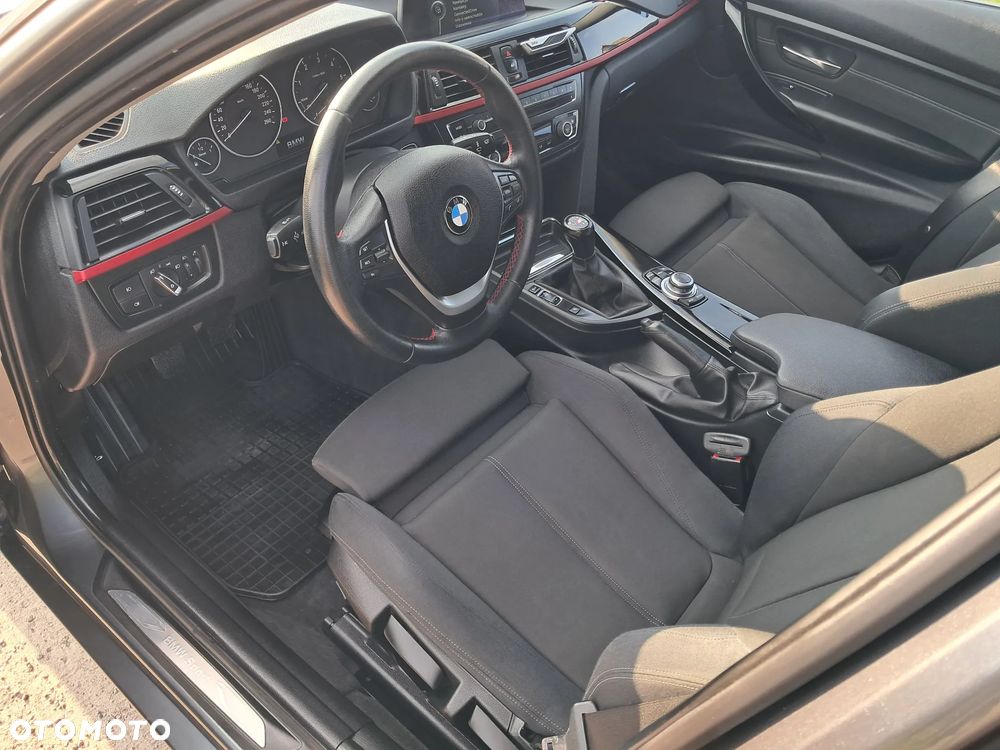 BMW Seria 3 320d Sport Line - 15