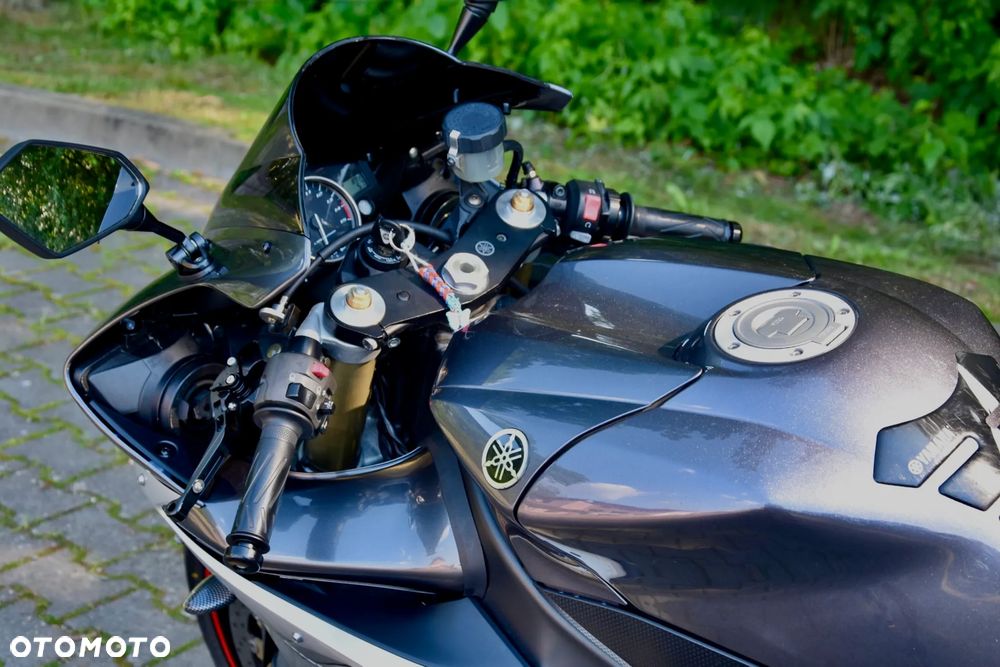 Yamaha R1 - 7