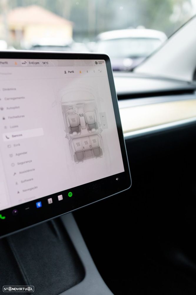 Tesla Model Y Standard RWD - 27