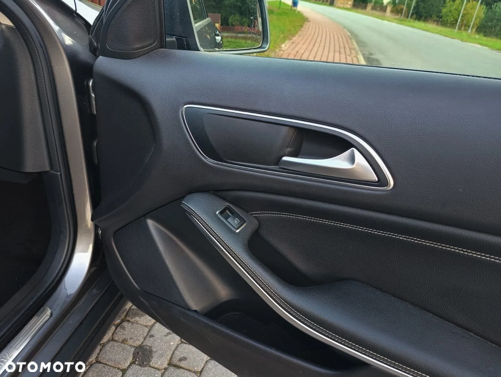 Mercedes-Benz GLA 200 Urban - 32