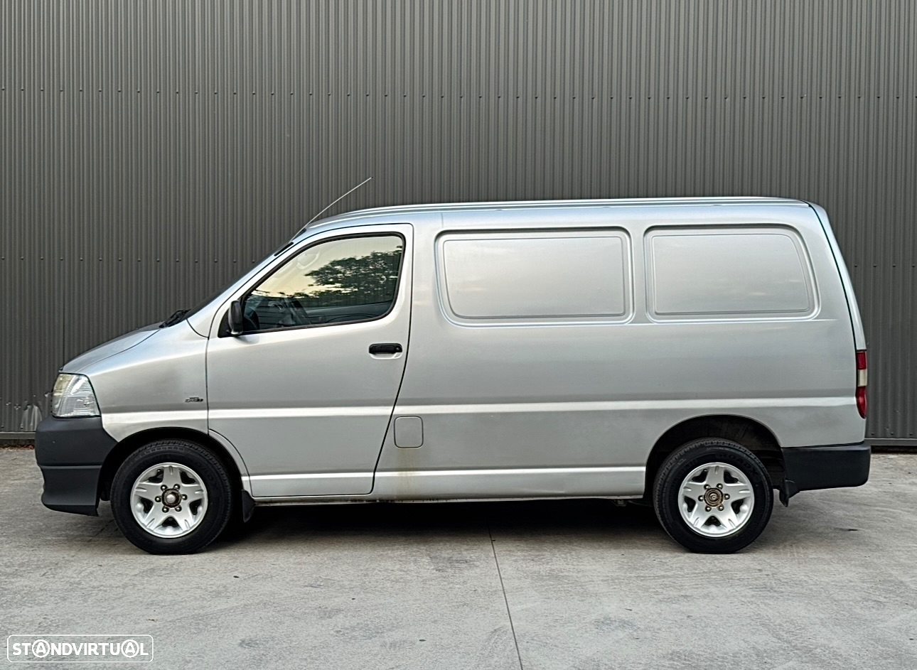 Toyota Hiace - 5