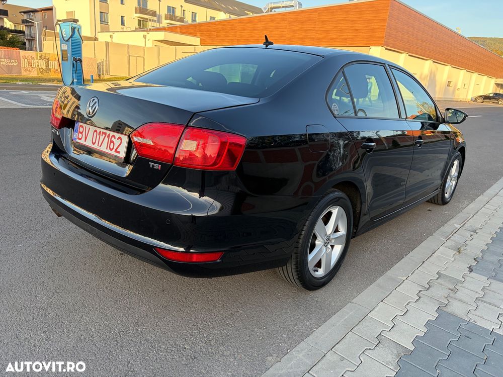 Volkswagen Jetta - 11