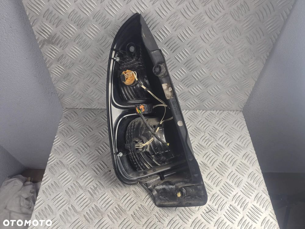 Lampa tylna Prawa strona Citroen C3 89089253 - 2