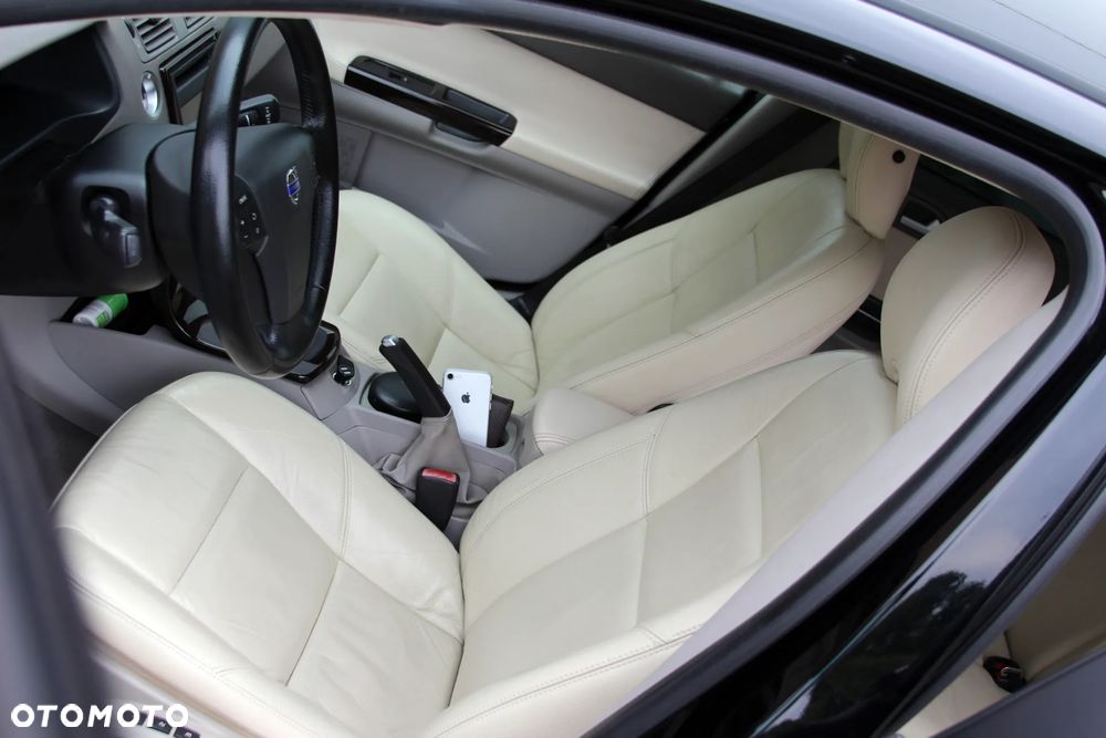 Volvo S40 2.0D Momentum - 13