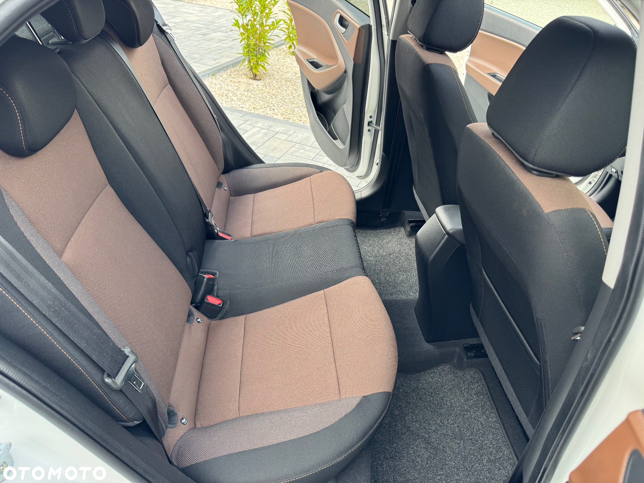 Hyundai i20 1.4 YES Gold - 30