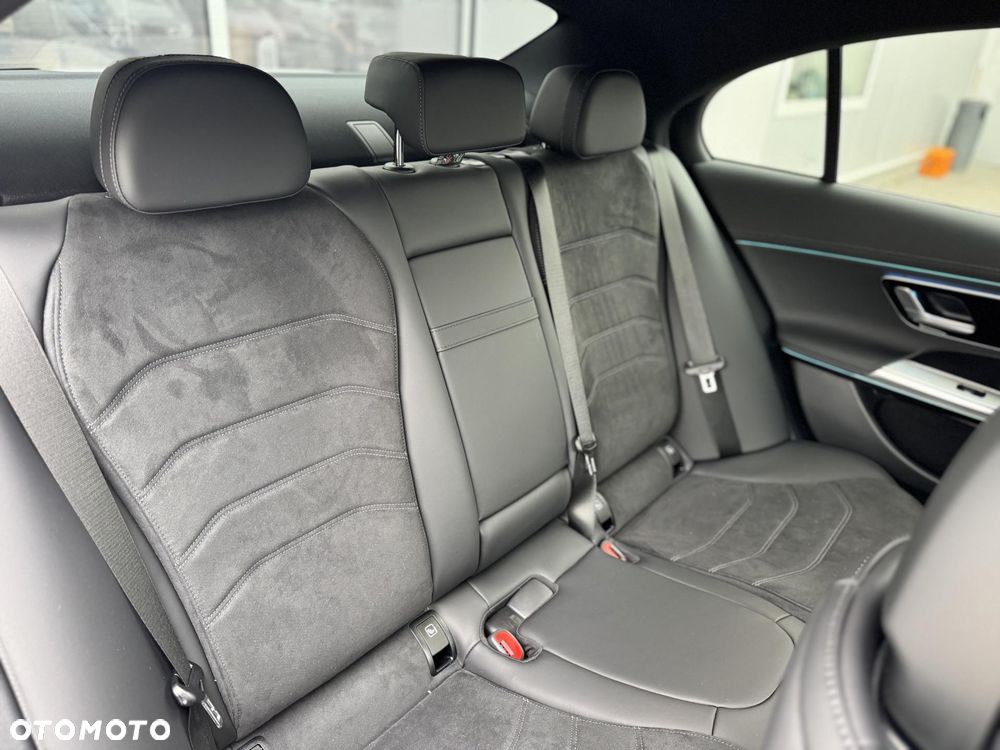Mercedes-Benz Klasa E 220 d mHEV 4-Matic AMG 9G-Tronic - 19