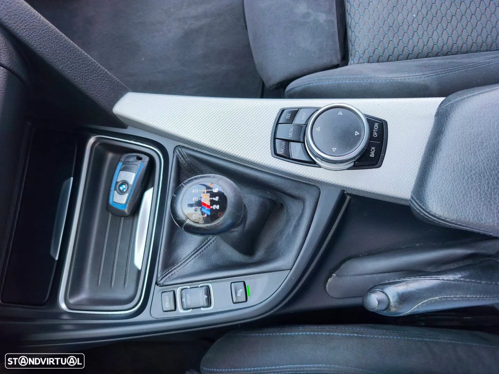 BMW 318 d Pack M - 15