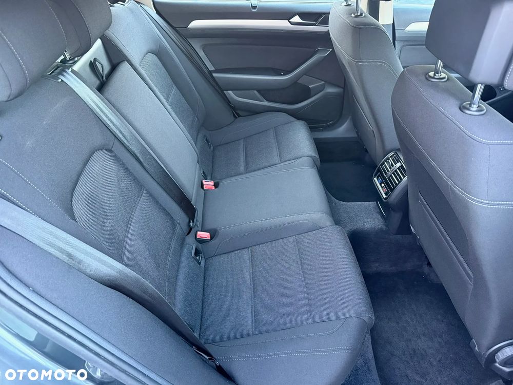 Volkswagen Passat 2.0 TDI BMT Comfortline - 23