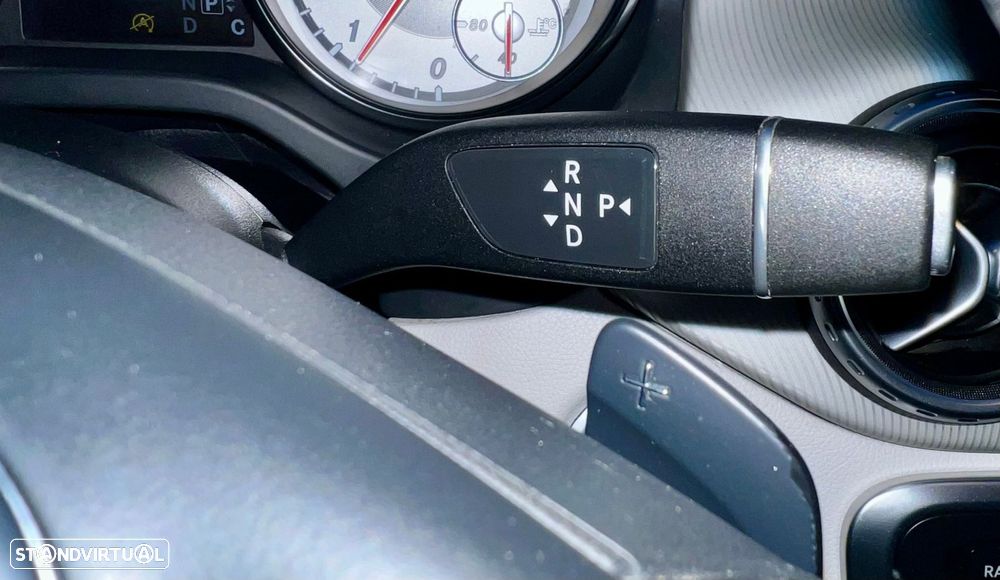 Mercedes-Benz GLA 220 d 7G-DCT Urban - 10