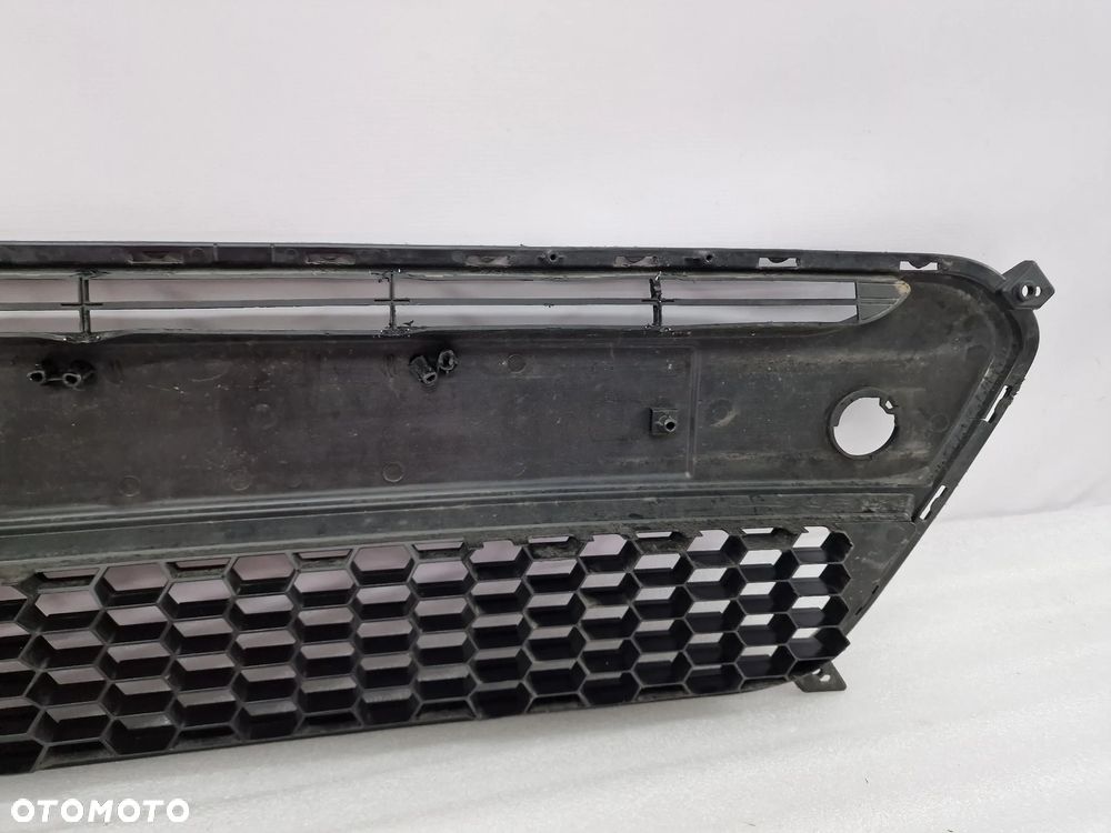 KIA PICANTO II 11- KRATKA ŚRODKOWA ZDERZAKA PRZEDNIEGO PRZÓD , NR 86569-1Y000 , NR AUKCJI KR186 - 10