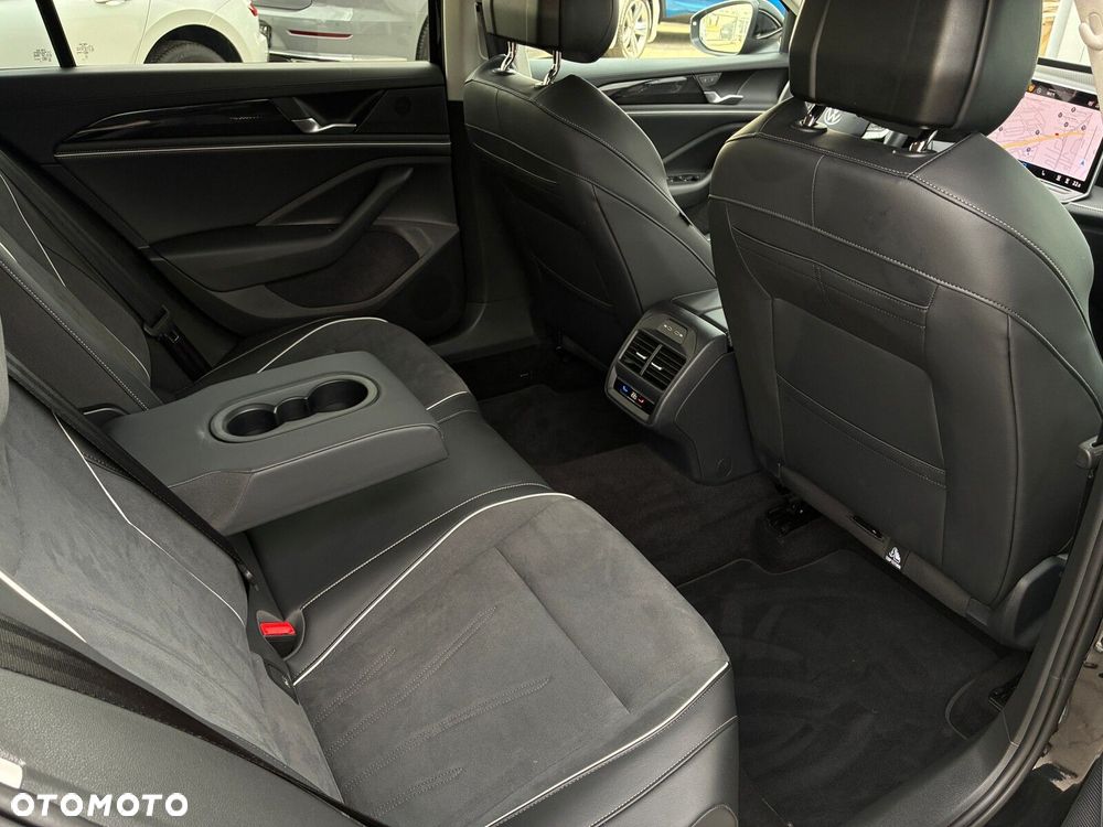 Volkswagen Passat - 32