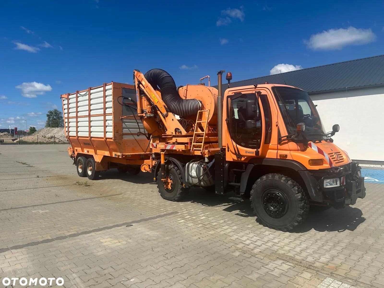 Mercedes-Benz UNIMOG - 1