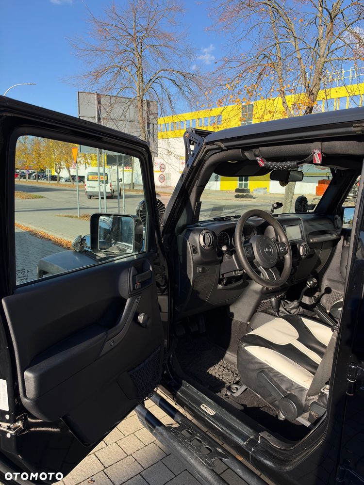 Jeep Wrangler - 25