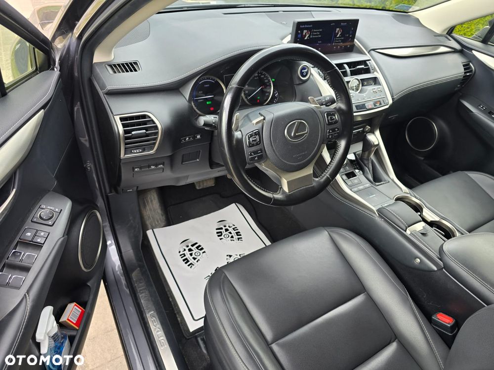 Lexus NX 300h Prestige AWD - 32