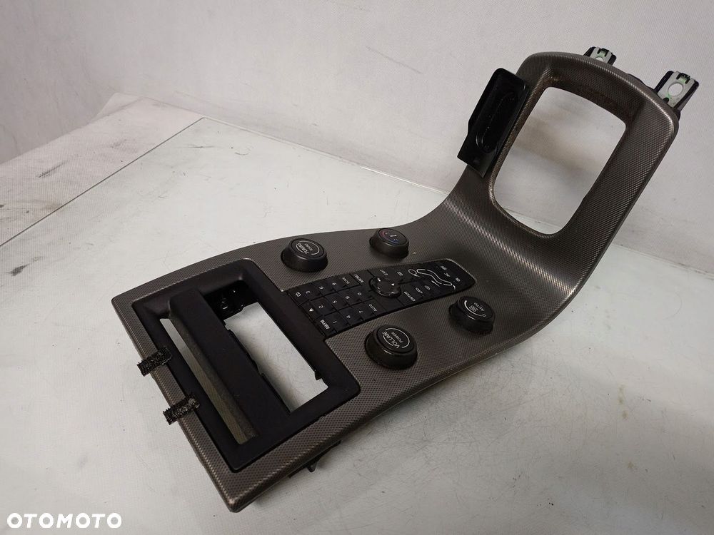 panel środkowy ze sterowaniem radia i nawiewu volvo v50 - 4