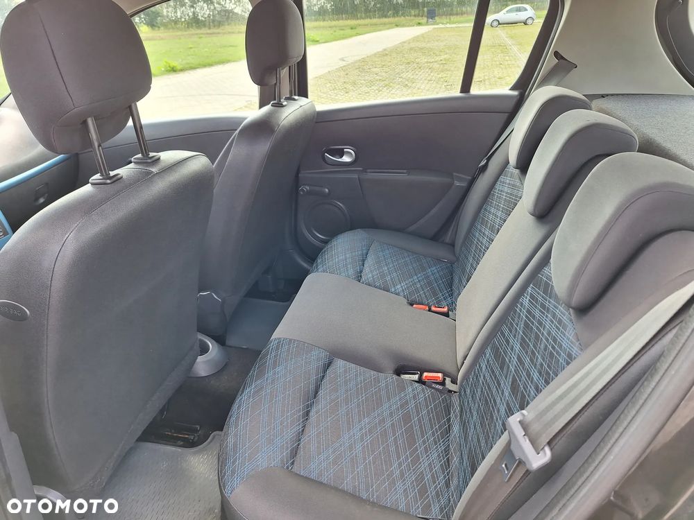 Renault Clio - 10