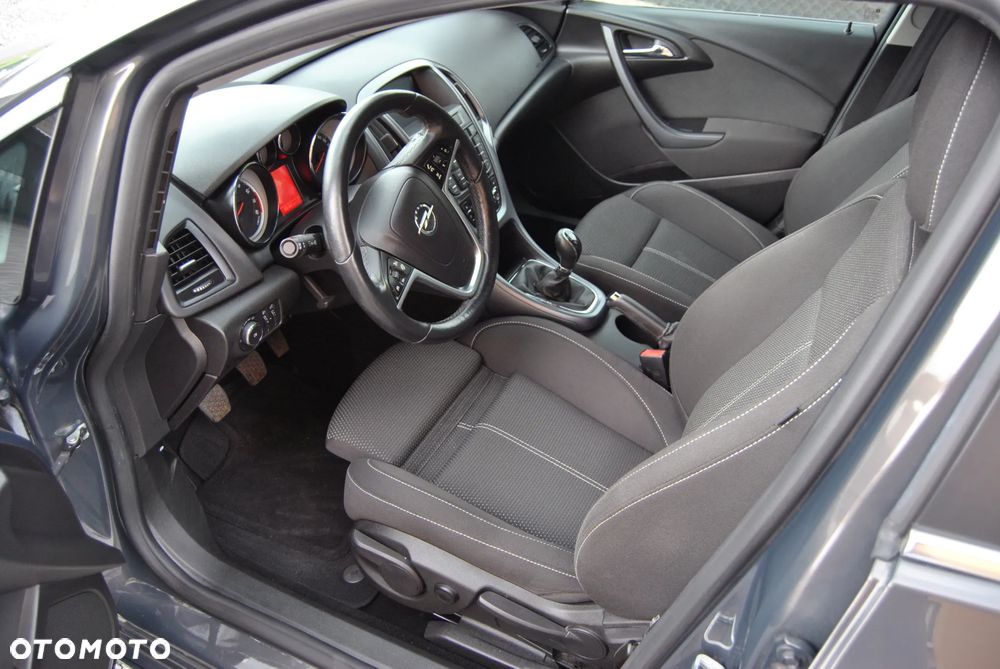 Opel Astra 1.4 T Cosmo S&S - 9