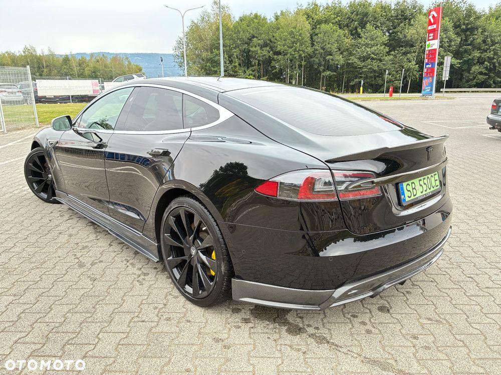 Tesla Model S - 4