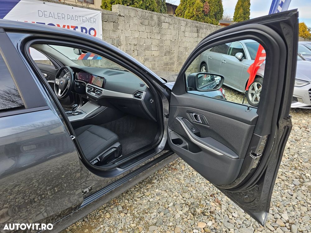 BMW Seria 3 320d Aut. M Sport - 26