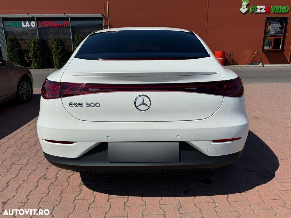 Mercedes-Benz EQE 300 - 7