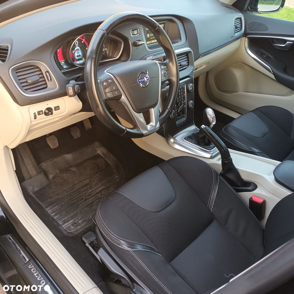 Volvo V40 D3 Momentum - 2