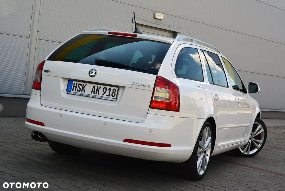 Skoda Octavia Combi 2.0 TSI RS - 23