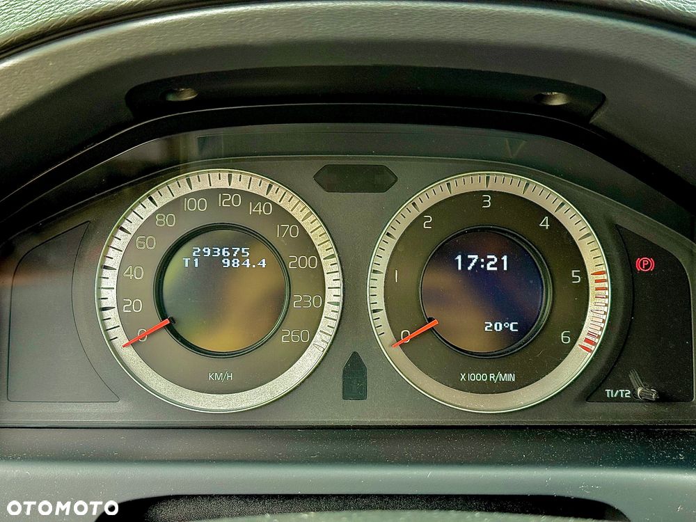 Volvo V70 D5 AWD Summum - 11