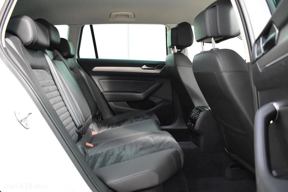 Volkswagen Passat Variant 2.0 TDI DSG (BlueMotion Technology) Highline - 28