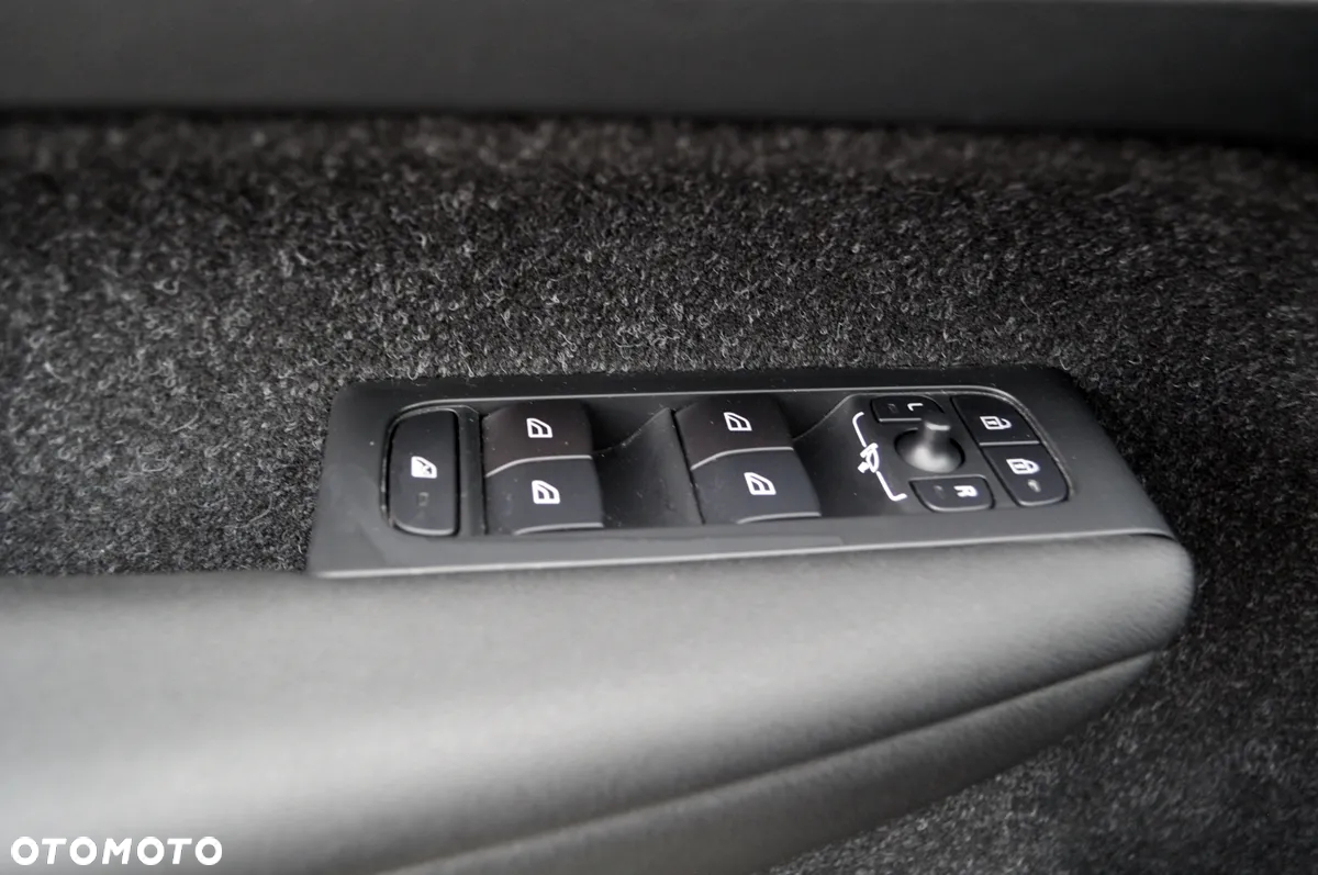 Volvo XC 40 T3 Momentum Pro - 31