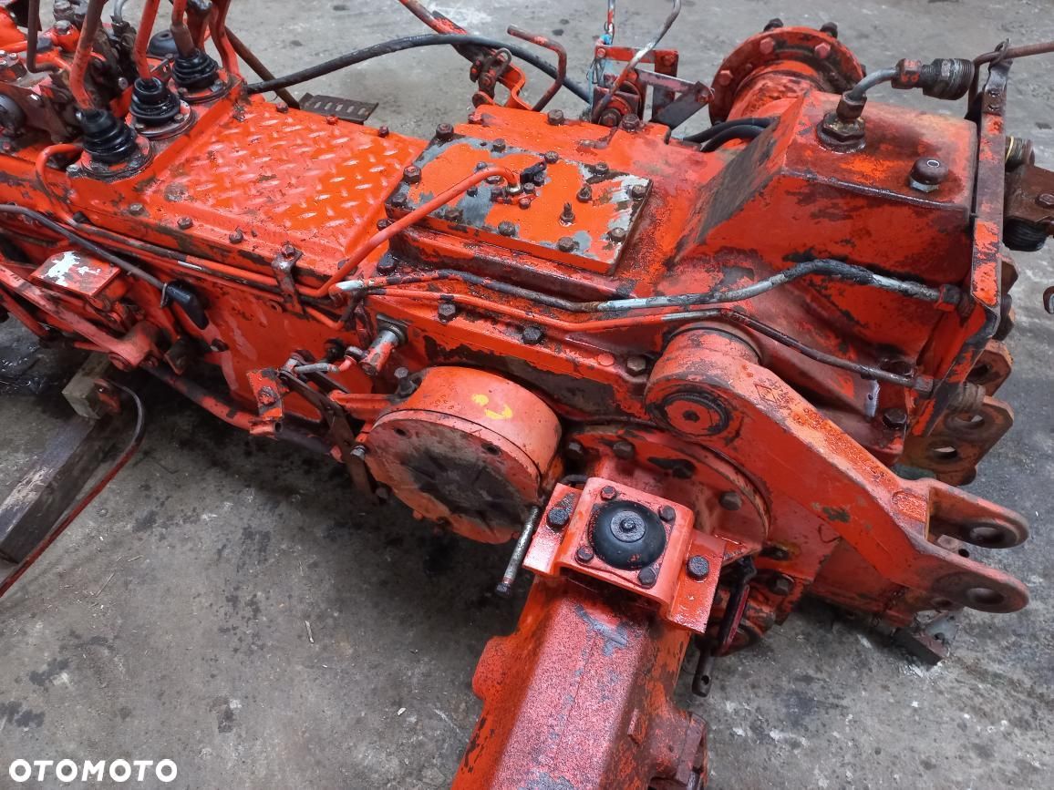 CZĘŚCI RENAULT 651,681,751,851,551,SKRZYNIA,most,widełki ,tryb,atak,koło zębate,obudowa skrzyni,podnośnik,sekcja hydrauliki,wom,wałek,ramie podnośnika.korpus,wodzik,widełki,tryb 1,2,3,4, biegu,wsteczny.mvm - 1