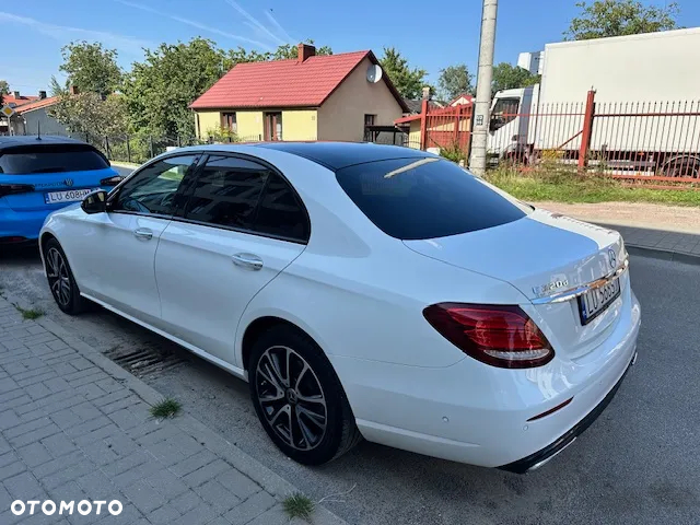 Mercedes-Benz Klasa E 220 d 4-Matic 9G-TRONIC - 2