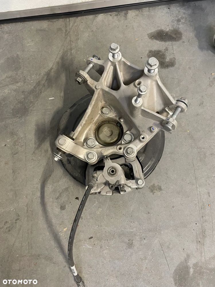 VOLVO XC40 ZWROTNICA PRAWY TYŁ KOMPLETNA 32246251 - 2