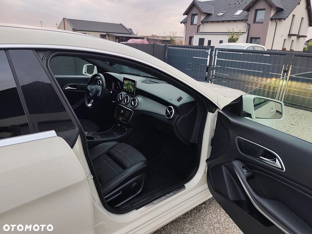 Mercedes-Benz CLA 200 7G-DCT AMG Line - 16