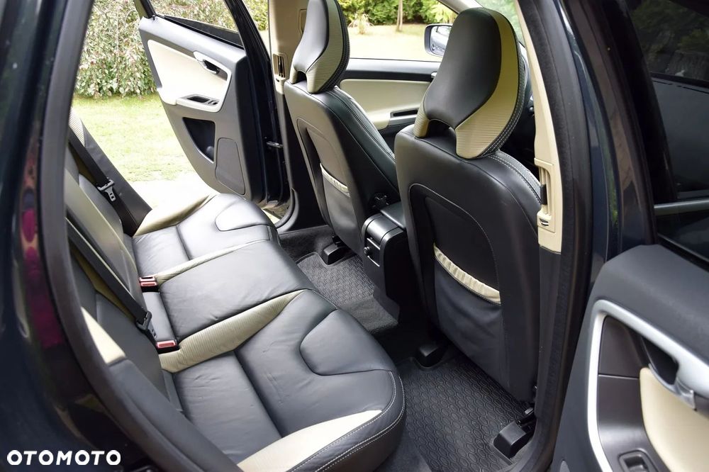Volvo XC 60 D5 AWD RDesign - 23