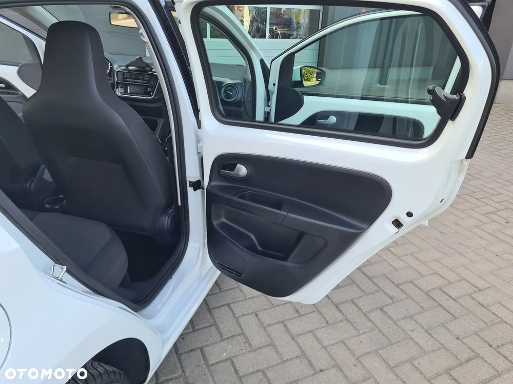 Volkswagen up! United - 9