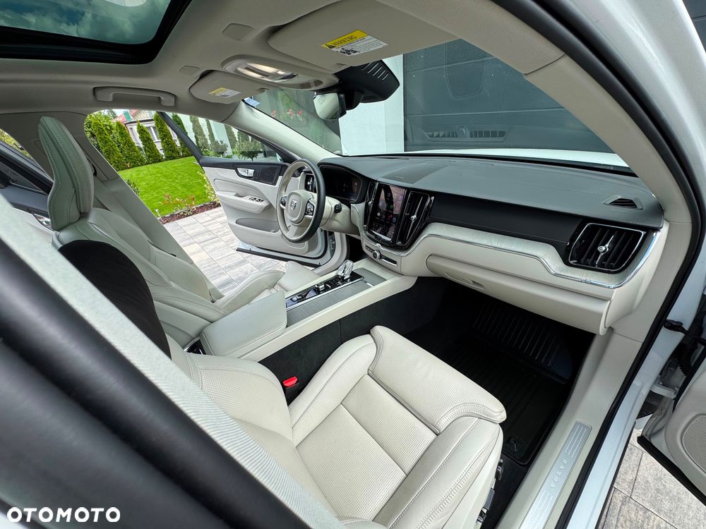 Volvo XC 60 B5 B AWD Ultimate Bright - 29