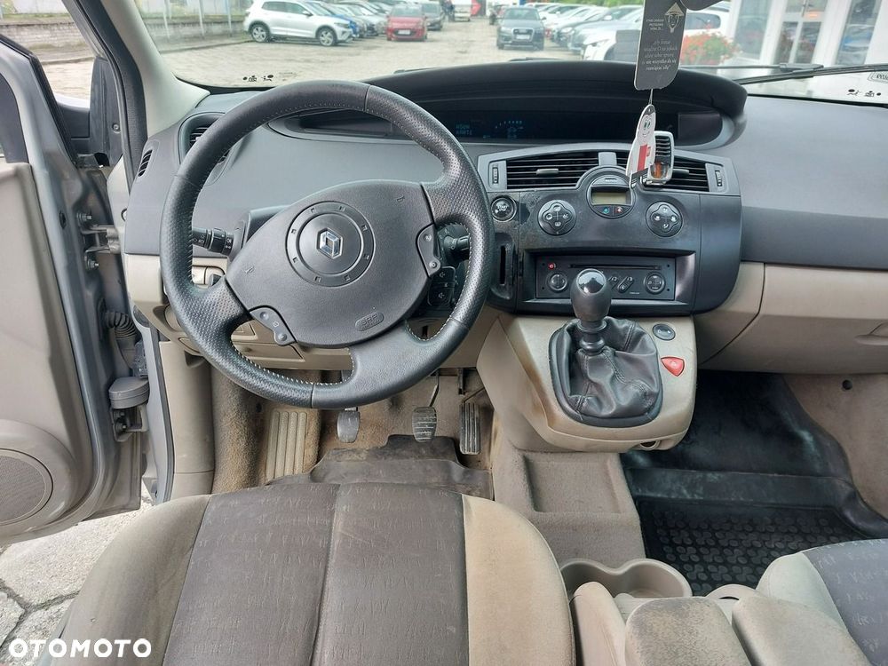 Renault Grand Scenic - 16