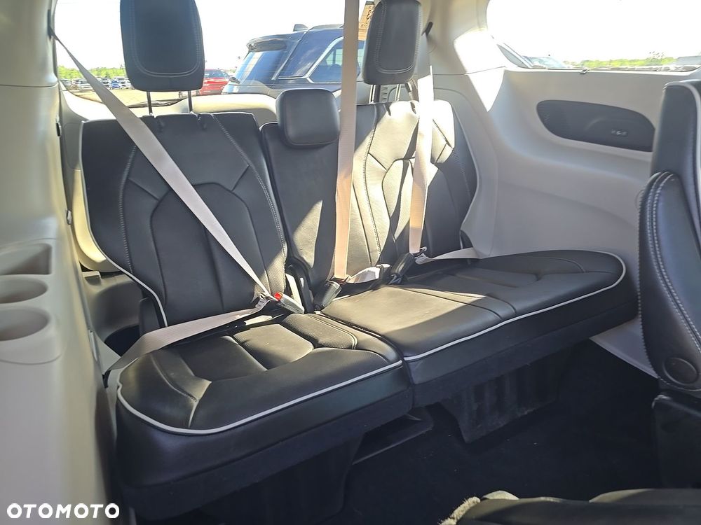 Chrysler Pacifica - 13