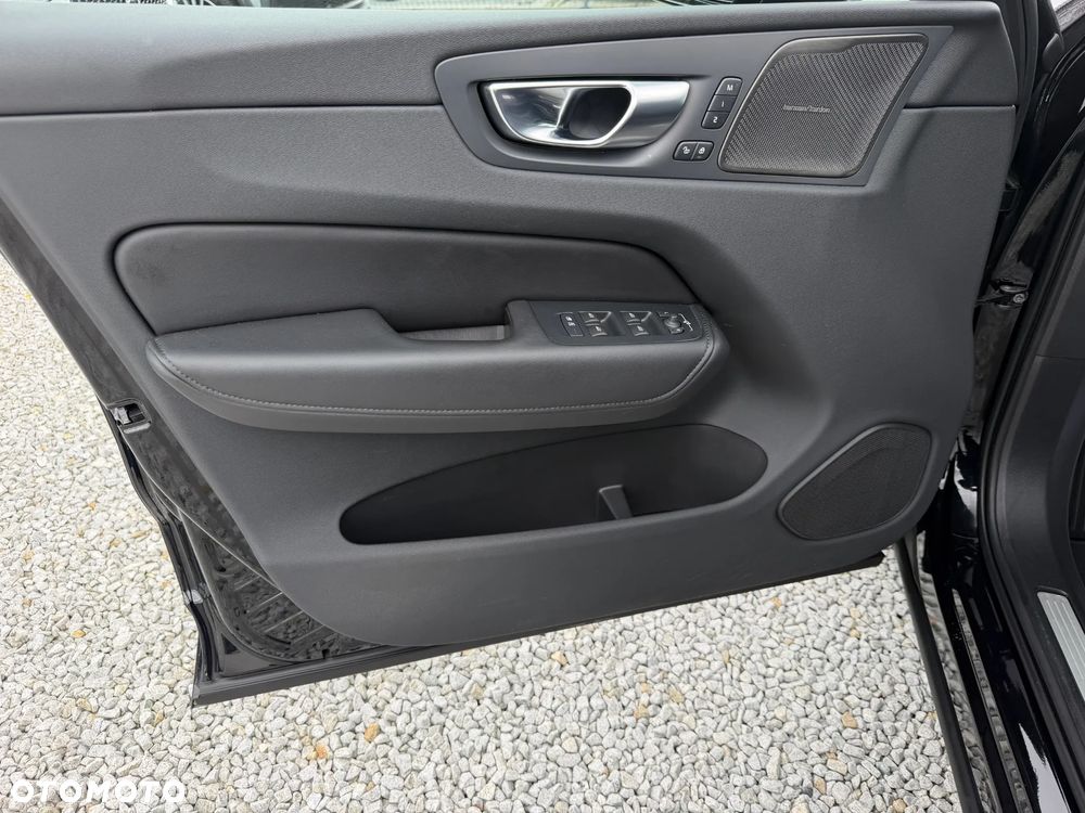Volvo XC 60 B4 D AWD Ultimate Dark - 22