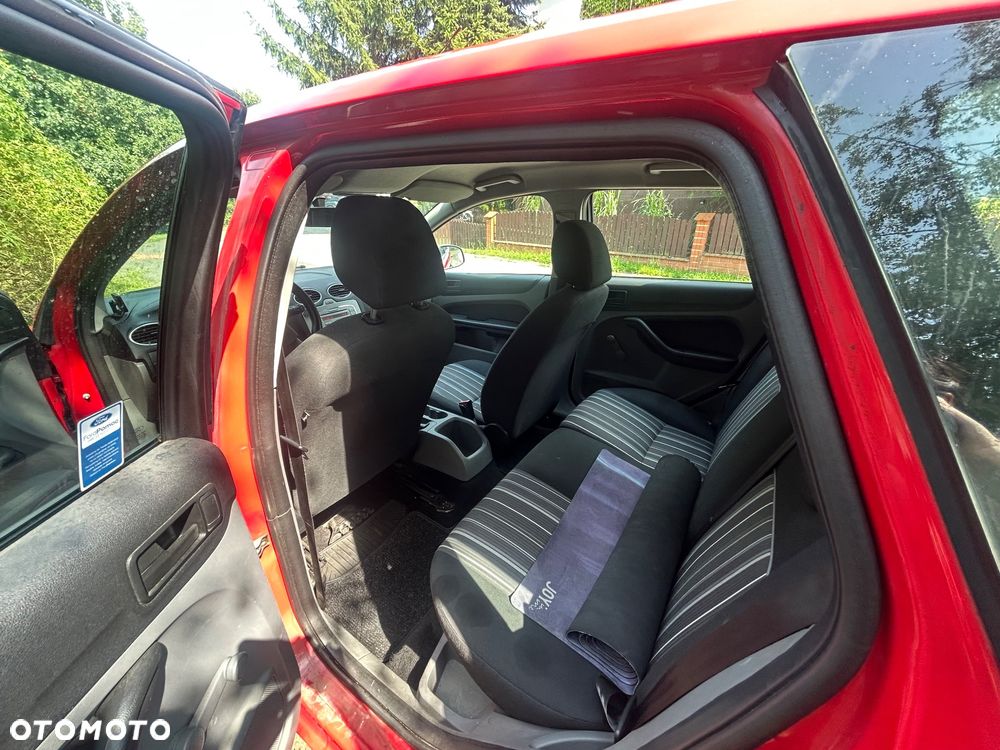 Ford Focus 1.8 TDCi Ambiente - 8