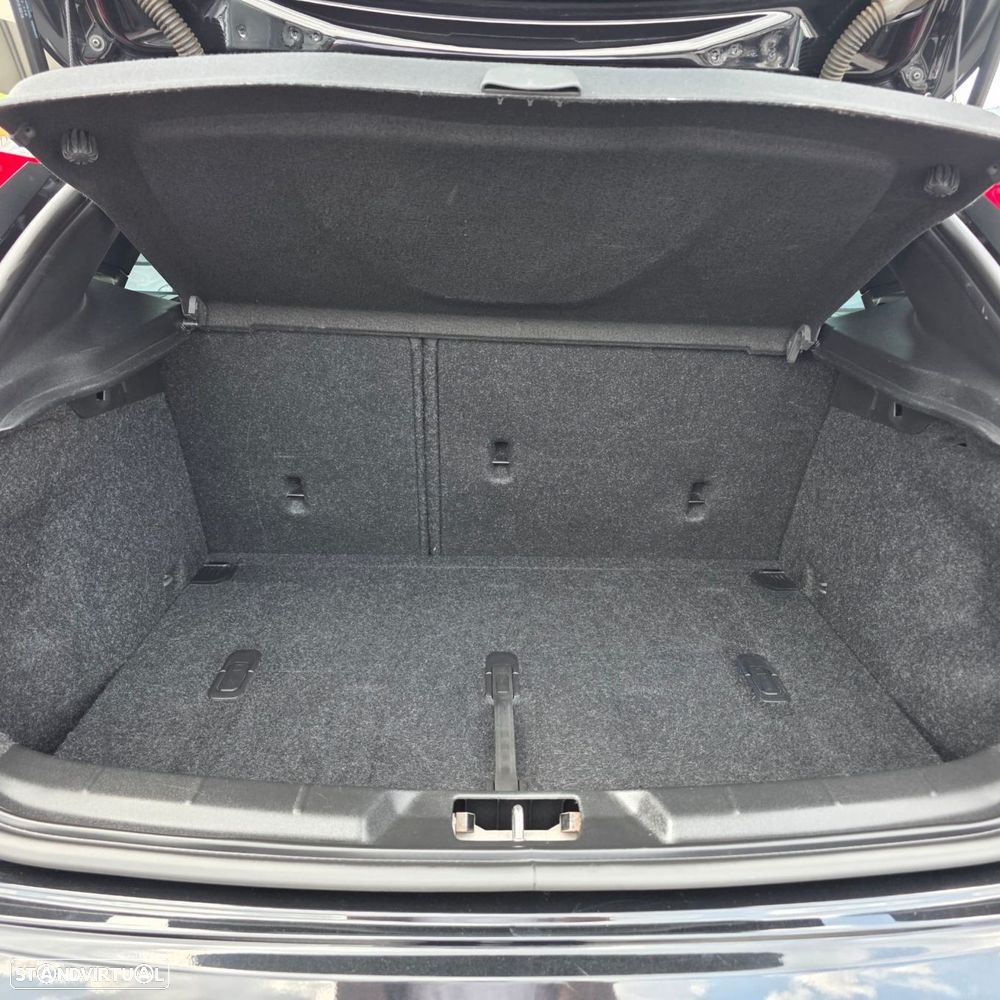 Volvo V40 Cross Country 2.0 D2 Momentum - 37