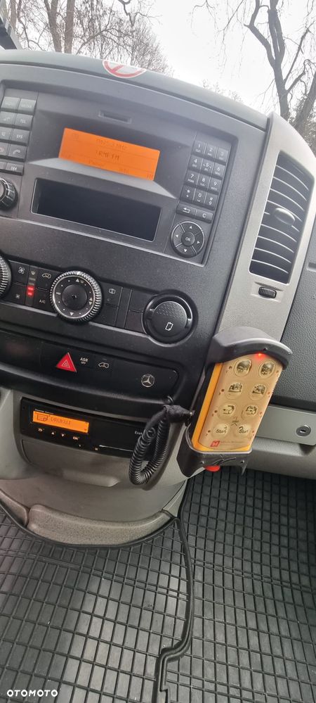 Mercedes-Benz Sprinter - 11