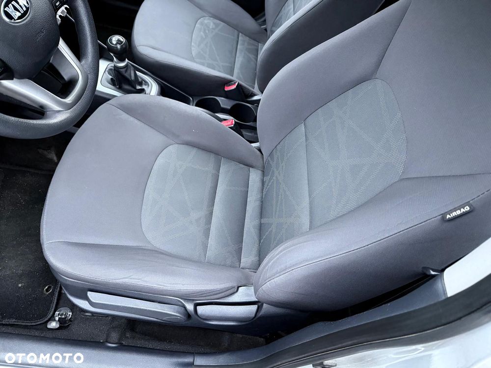 Kia Rio 1.2 Dream Team Edition - 17