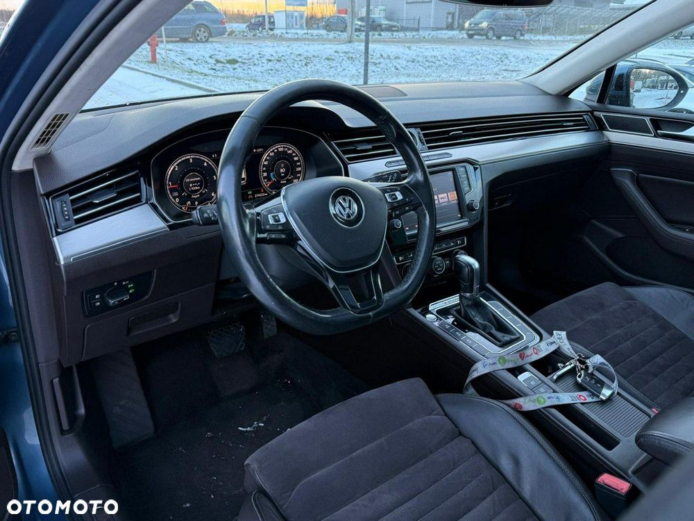 Volkswagen Passat - 12