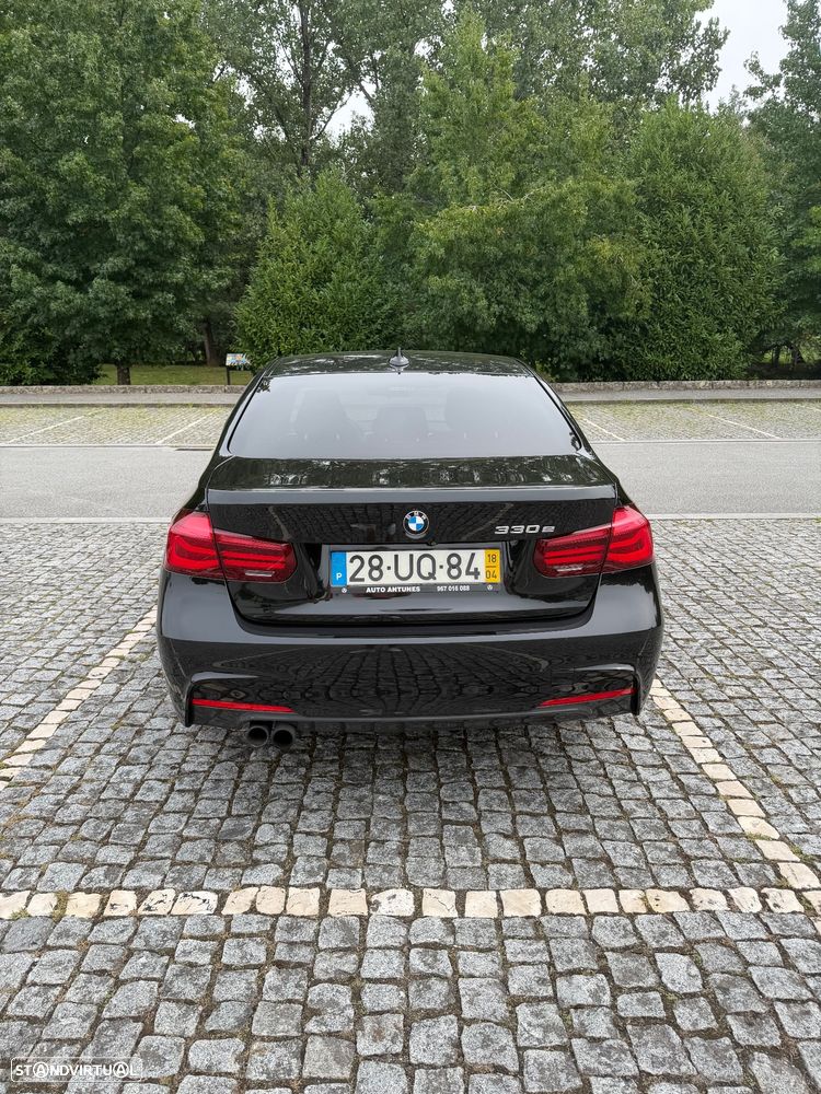 BMW 330 e iPerformance Pack M Shadow — fotografia 6